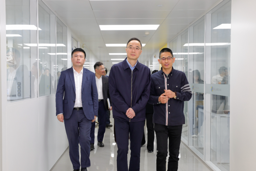 市委常委、区委书记孙旭东赴三元控股调研“296X”现代纺织与服装集群企业